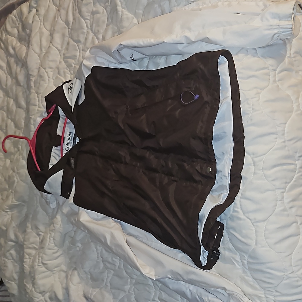 Womens hooded wind breaker